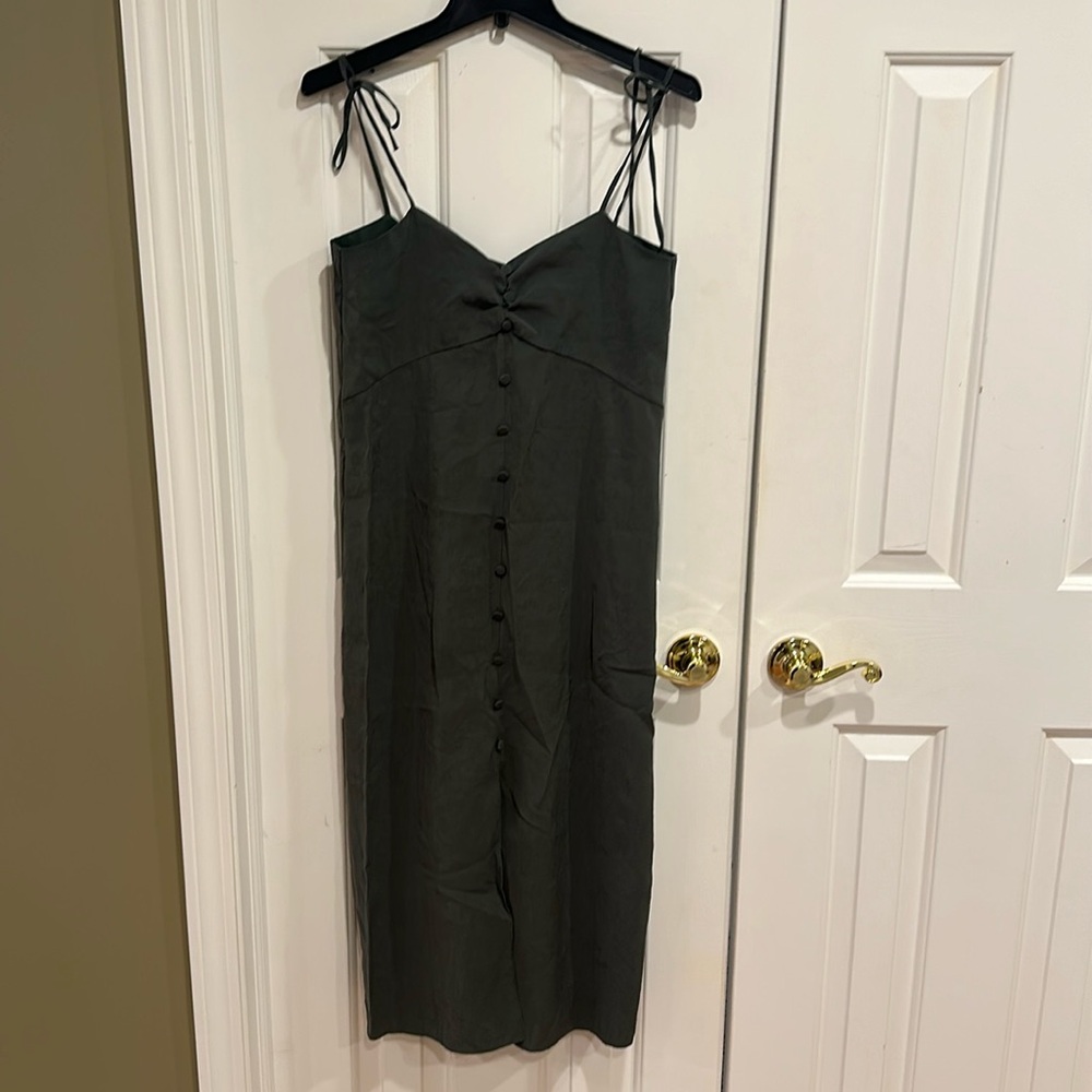 Women’s Zara beautiful green dress with front button and tie strap detail